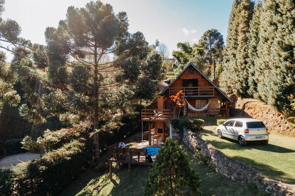 Quelles croisières offrent des excursions pour découvrir les volcans actifs en Islande?